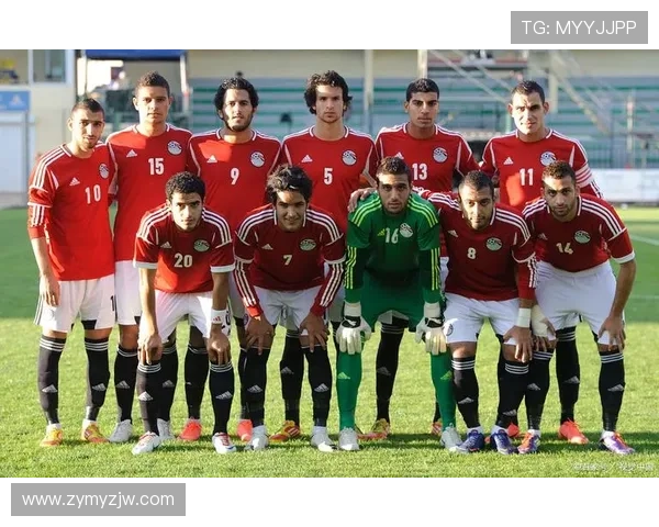 足球场上的魅力风云特别帅的足球明星引领时尚潮流与激情竞技